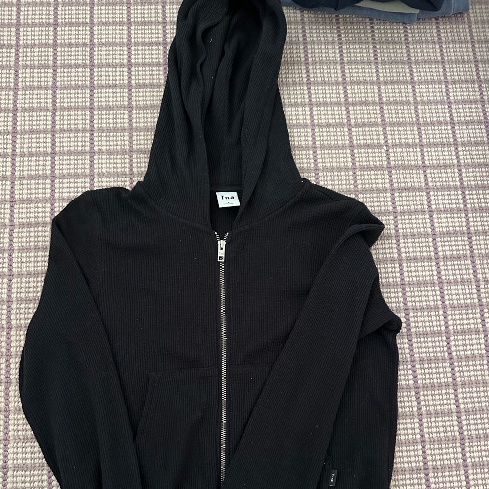 Aritzia TNA cropped black zip up hoodie size small